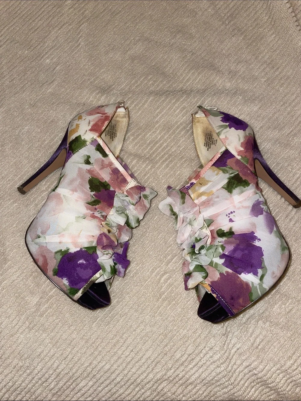 Jacqueline Ferrar Floral Ruffle Peep-Toe Women's Heels - Purple/Pink size 8 1/2